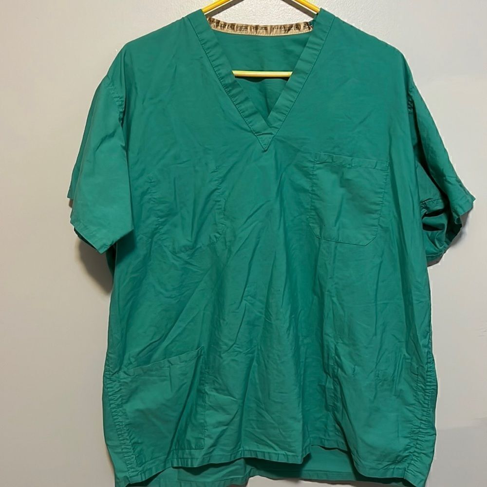 Essentials Womans Short Sleeve Scrubs Size XL